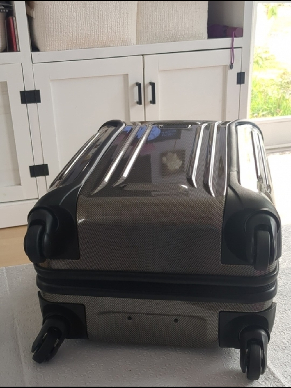 TUMI Hardshell 22" Carry-On Roller in Metallic Tan-Beige. - Picture 6 of 10